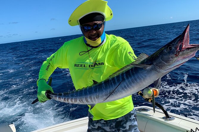 4 hours 38ft Reel Dreams Private Charter in Nassau - Morning or afternoon: choosing your time