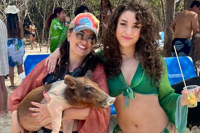 4hr Private Tour Island Hop Snorkel w/ Turtles & Sip Bahama Mamas - Sandy Cay and the Gilligan’s Island stop
