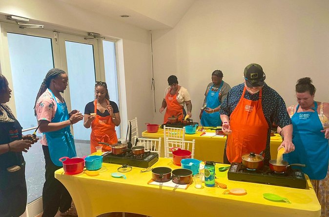 Authentic Bahamian Cooking Class - Why group size matters in the kitchen