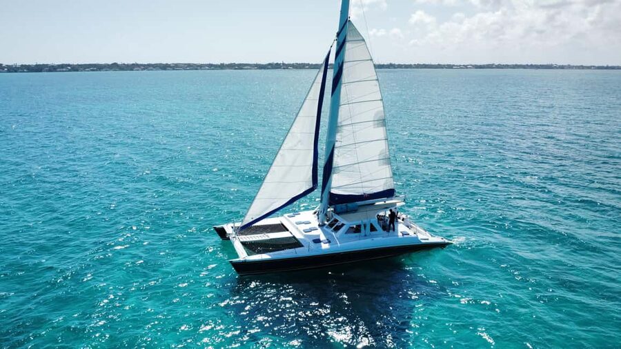 Bahamas: Swimming Pigs & Snorkeling Cruise with Lunch & Rum - Rum, sea turtles, and a Bahamian finale