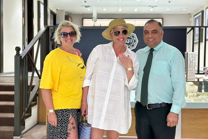 Champagne and Diamond Shopping Experience in Downtown, Bahamas - The on-site jewelers add practical value