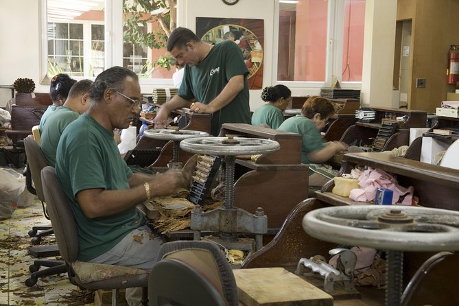 Cigar Demo and Rum Tasting at Graycliff Cigar Company - Key points to know before booking
