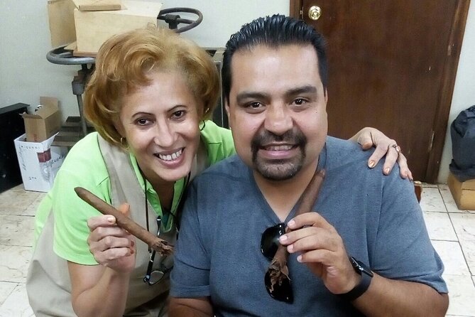 Cigar Rolling Lesson in Nassau - Learning to roll your own cigar