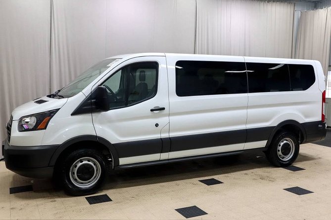 Direct Private Airport Transfer four or more Persons (one way) - Meeting Your Dispatcher at Nassau Airport