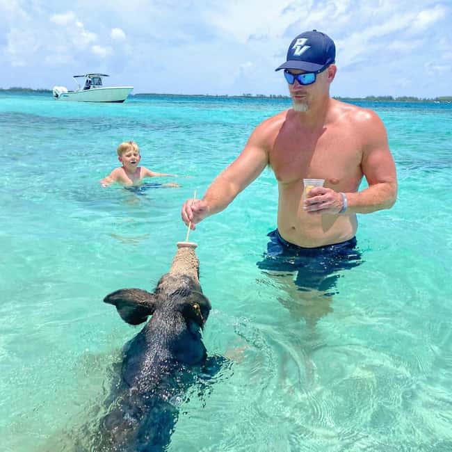 From Nassau: Swim with Pigs Safari - From Woodes Rodgers Walk to the open water
