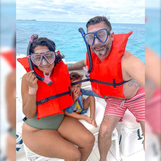 From Nassau: Swim with Pigs Safari - Snorkeling near Pearl Island