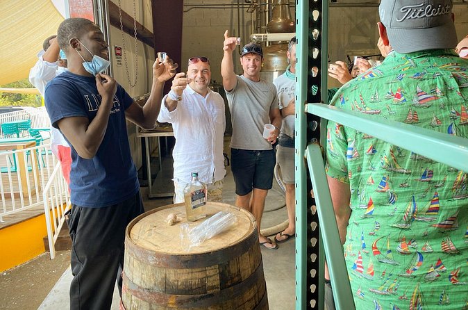 Historic Island Tour Plus Rum Cake Sample and Local Beer - Fish market, conch fritters, and a taste of Nassau