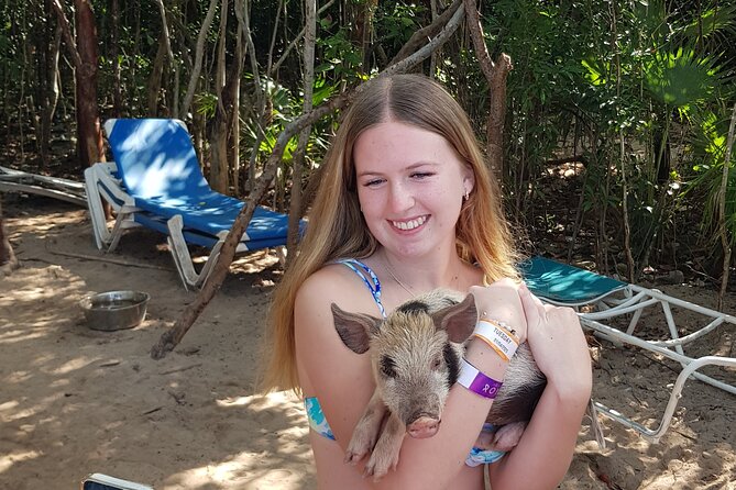Honor Roll Private Bahamas Boat Charter - Atholl Island and the Optional Pig Encounter