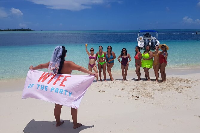 Honor Roll Private Bahamas Boat Charter - Rose Island Beach Time