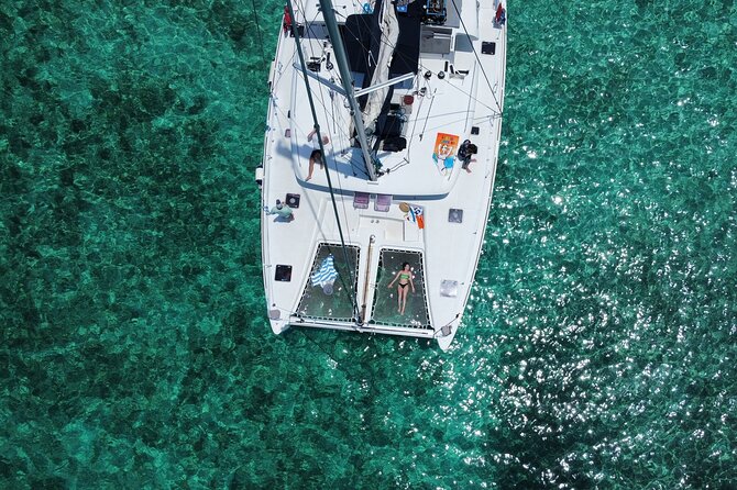 Nassau 3-stops: Snorkeling, Swimming Pigs, Turtles & Lunch - Lunch, drinks, and the surprisingly strong onboard service