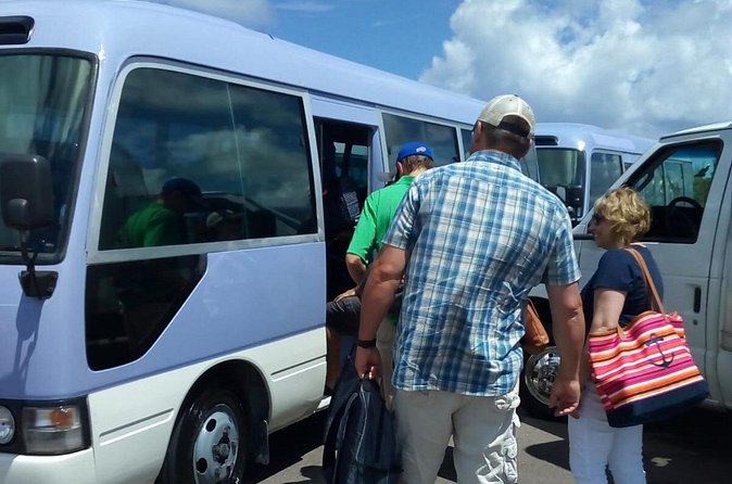 Nassau Airport Group Round-Trip Transfers - The return trip from Nassau