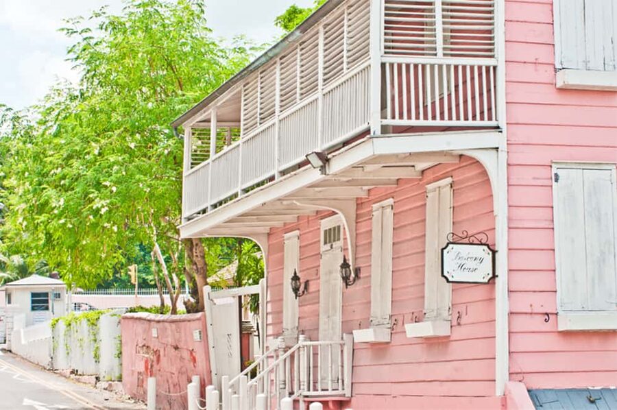 Nassau: Bites and Sites Food and Cultural Walking Tour - Who should book this tour