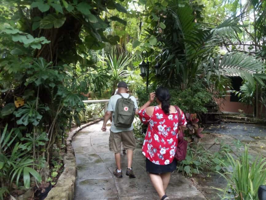 Nassau: Cultural Walking Tour of Downtown Nassau Attractions - Queen’s Staircase and the Water Tower