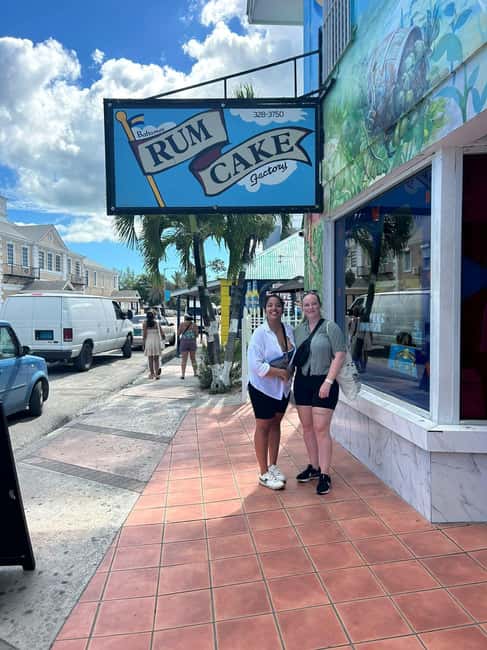 Nassau: E-Scooter Tour with Food Tasting and Local Drinks - Guides and the personal feel of the tour