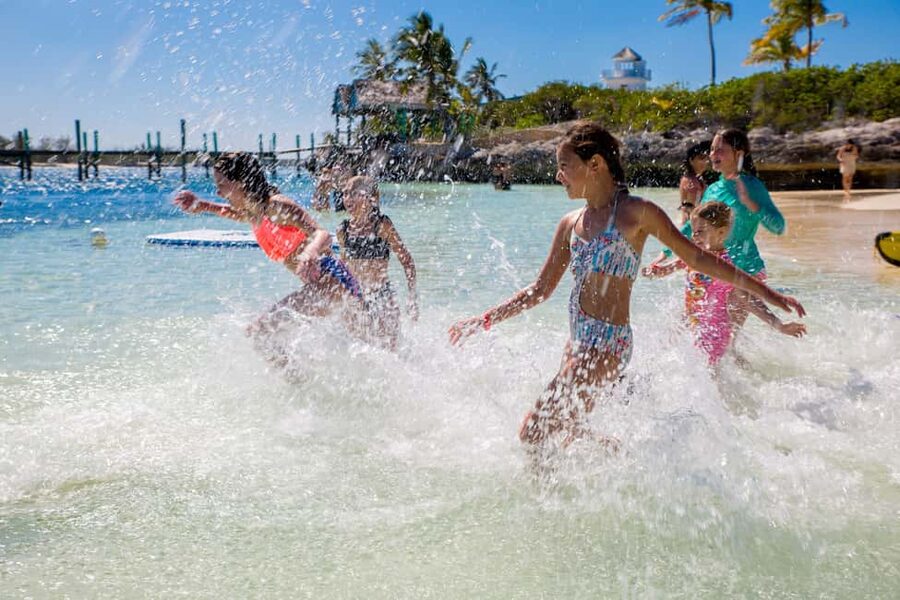 Nassau: Pearl Island Beach Day Trip and Cruise with Lunch - Two beaches and a compact island setting