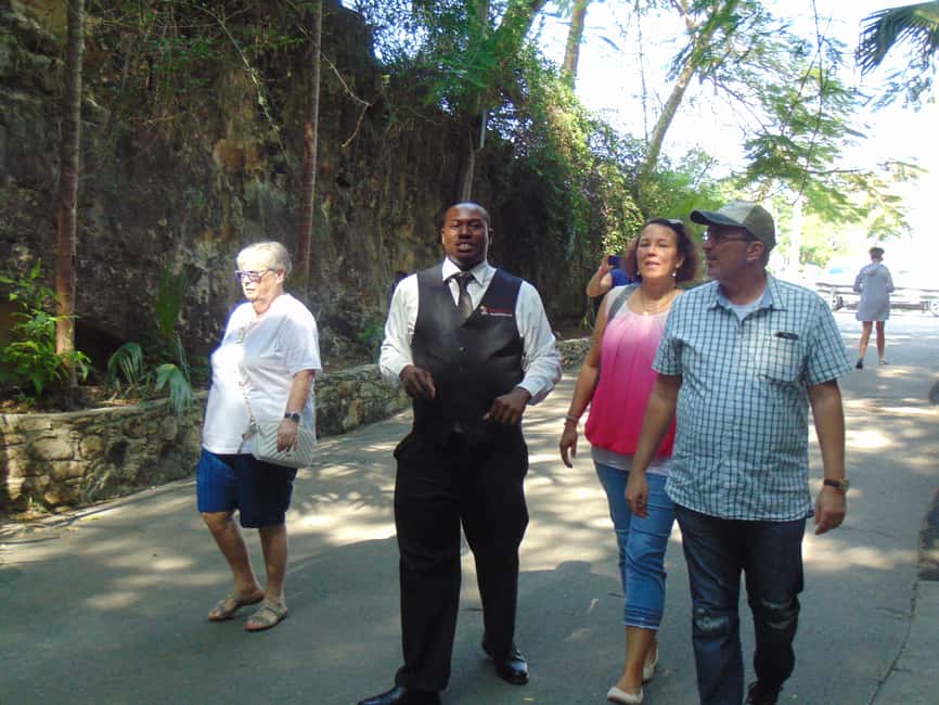 Nassau: Private and Personalized Island Tour - Arawak Cay Fish Fry and Bahamian food