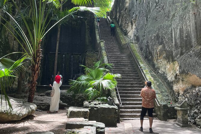 Nassau Private Highlights Sightseeing Tour - Rum cake brings an easy first taste of the Bahamas