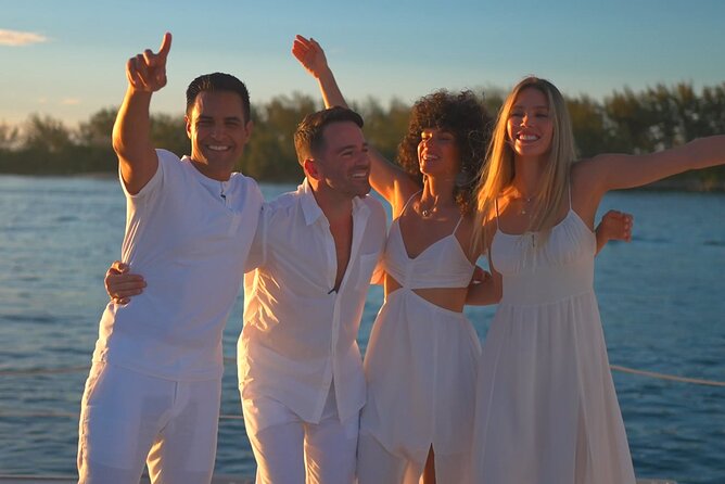 Nassau: Sunset Dinner Cruise - Dinner with a Bahamian buffet
