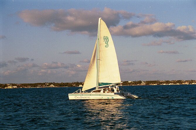Nassau: Sunset Dinner Cruise - Chasing the Caribbean sunset