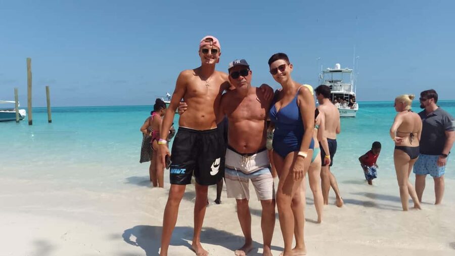Nassau: Swimming with Pigs, Snorkeling, and Sightseeing Tour - Snorkeling over coral and watching marine life