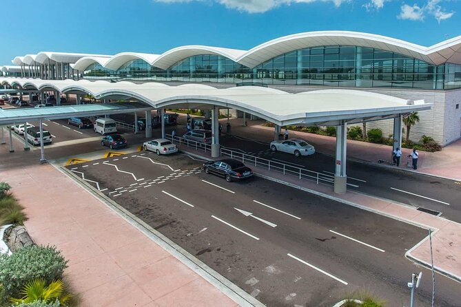 One Way Private Airport Transfer for 4 People or Less - Key points to know before booking