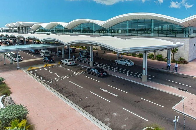 One Way Private Airport Transfer for 4 People or Less - What the private format is really worth