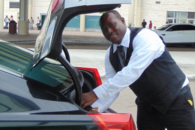 One Way Private Bahamas Airport Transportation with Free Wifi - A scenic ride with local conversation