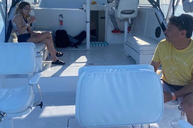 Private 38' Defender Sportfishing/Swim with Pigs in Nassau - Rose Island’s First Reef Stop