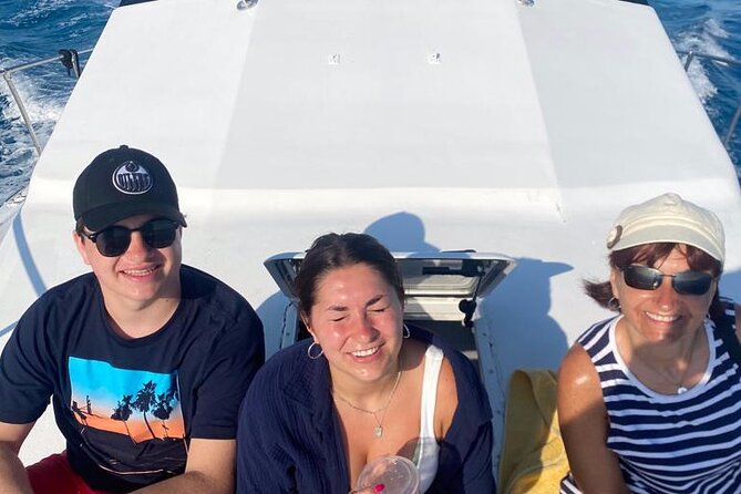Private 38' Defender Sportfishing/Swim with Pigs in Nassau - A Second Reef for Snorkeling or Beach Time