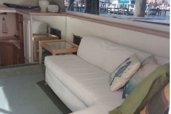 Private 45 Hatteras Sportfishing in Nassau - Choosing reef fishing or offshore action