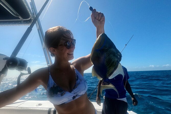 Private GroupTour Pigs/Turtles/Snorkeling/Lunch/Pickup/Dropoff - Montague Beach Ends With a Bahamian Food Moment