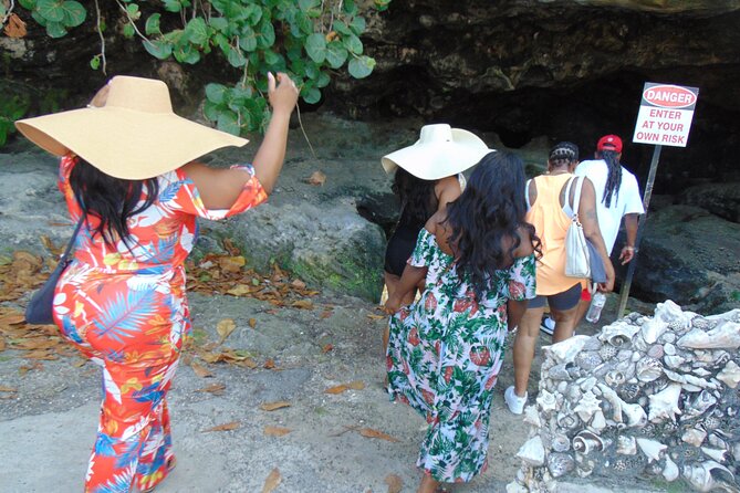 Private Guided Island Tour in Nassau Bahamas -Free Wifi & Drinks - Graycliff Heritage Village, chocolate, and cigar rolling