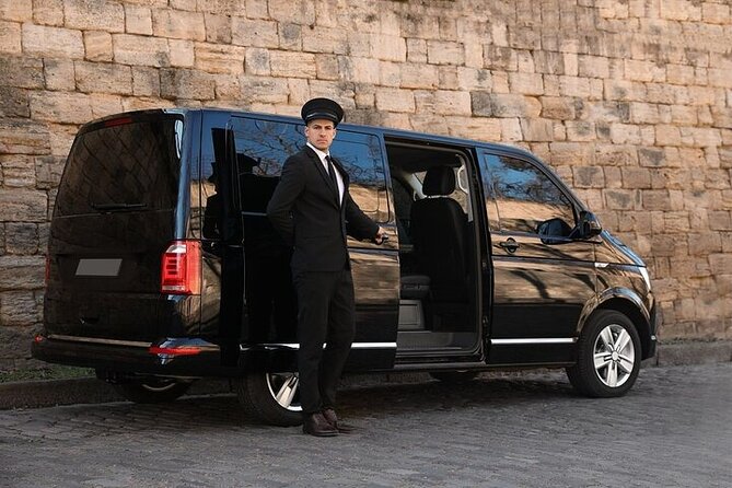 Private One-way Transfer Lynden Pindling Airport To Nassau - From Lynden Pindling Airport to Nassau in about 14 minutes