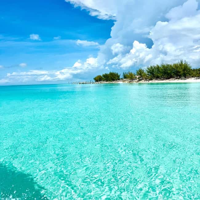 Rose Island: Pig Beach, Snorkeling, Sea Turtles, Beach - The speedboat ride across Nassau Harbor