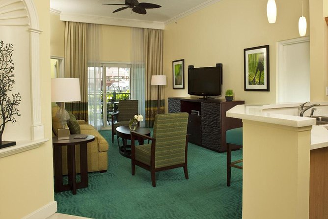 Round trip Airport (LPIA) to Baha Mar, Melia, West Bay St, Cable Beach, Breezes - Key points at a glance