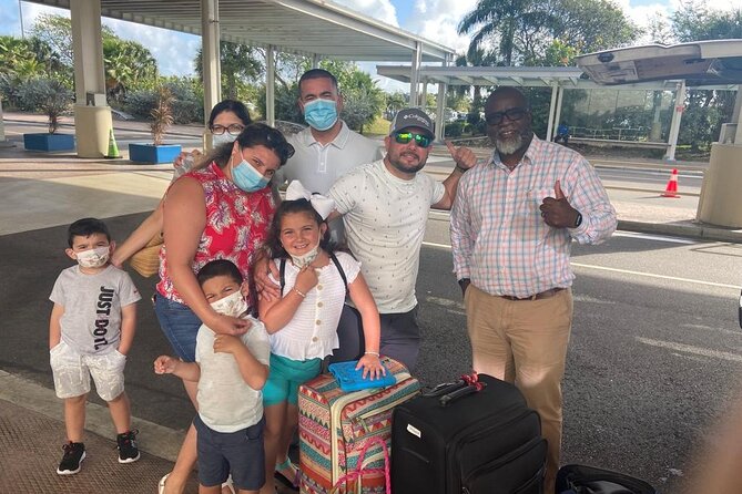 Round Trip Private Airport To Hotel Transfer in Nassau - What the Nassau airport arrival is like