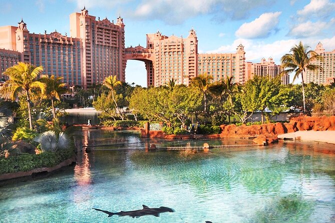 Sightseeing Island Tours Nassau Bahamas Paradise Island - What happens in the black Honda taxi