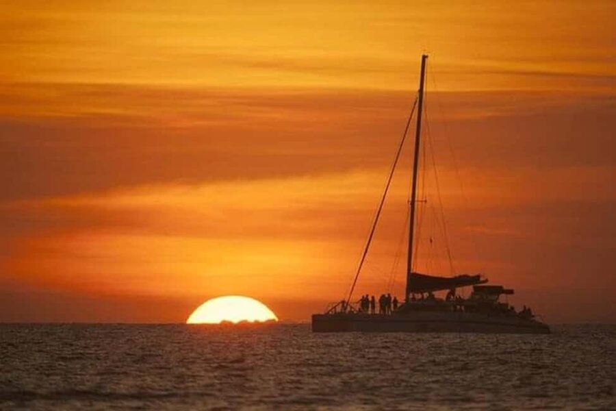 Sunset Cruise In Paradise - Sailing around Paradise Island