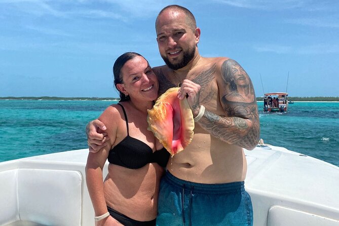 Swim with the Pigs Safari in Bahamas (2hrs) - Crew service and the small-group advantage